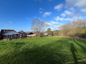 Field to Rear- click for photo gallery